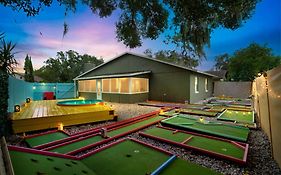 Groovy Funhouse Getaway - 4 Bdrm Near Legoland